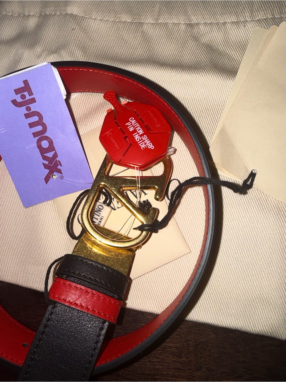 Valentino Garavani Reversible Black and Red Leather Logo Buckle Belt - Picture 8 of 10